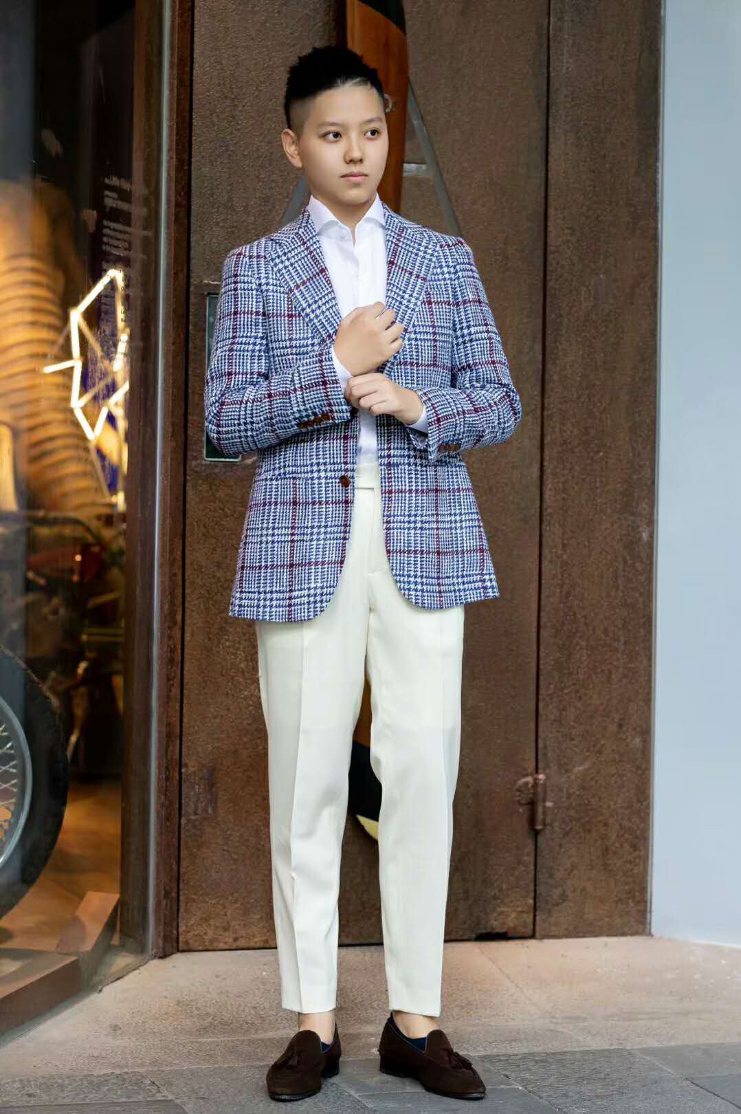 二扣平驳头贴袋西装